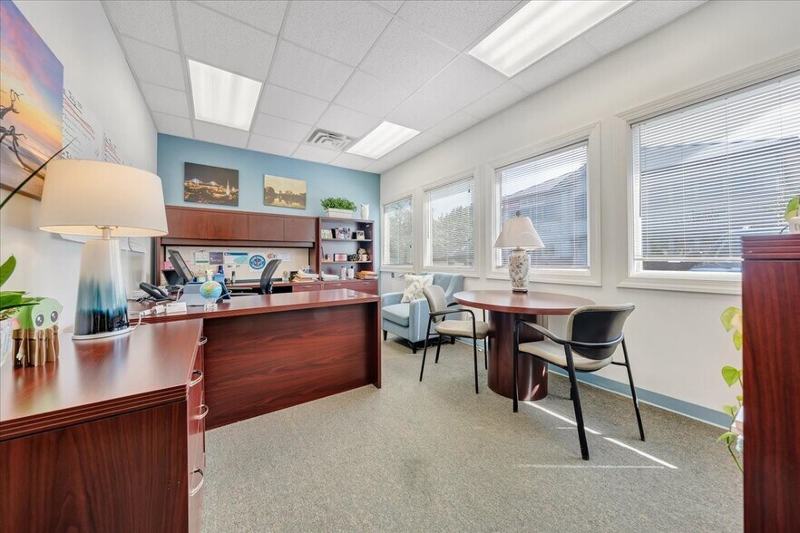 More Photos Of 2408 Electric Rd, Roanoke Medical For Lease