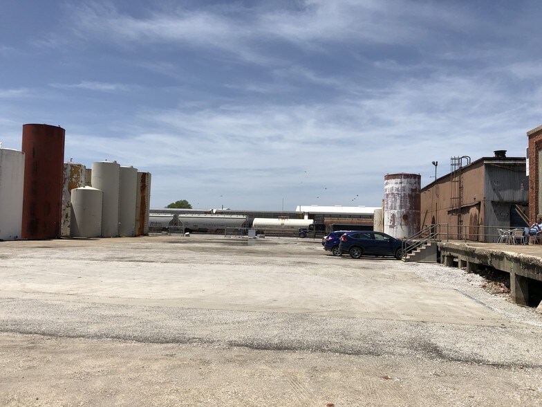 More Photos Of 999 Bedford Rd, North Kansas City Warehouse For Lease