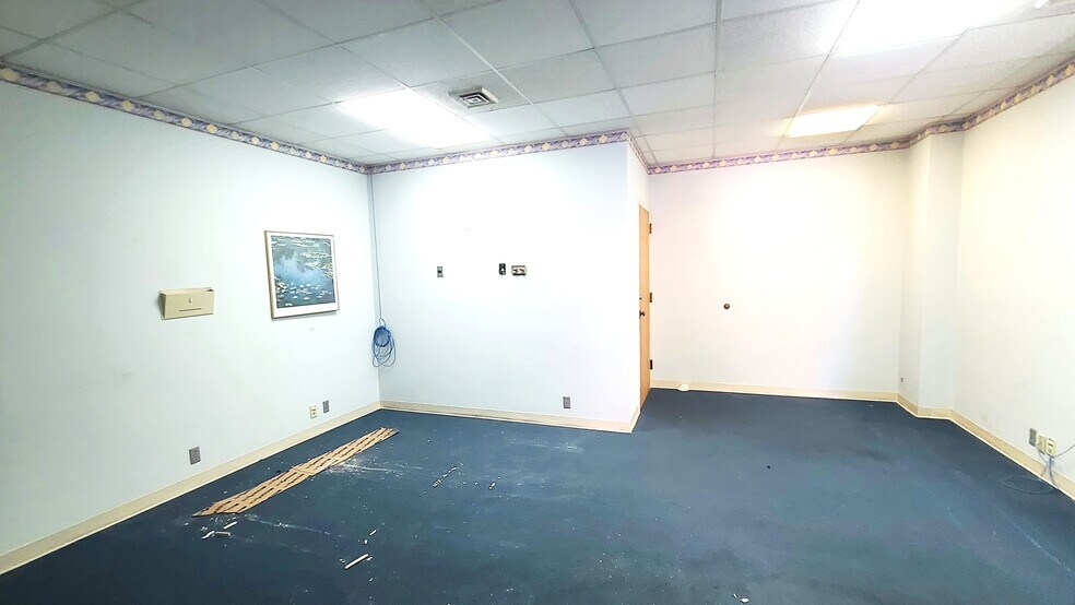 More Photos Of 710 W 8th St, Fort Scott Office For Sale