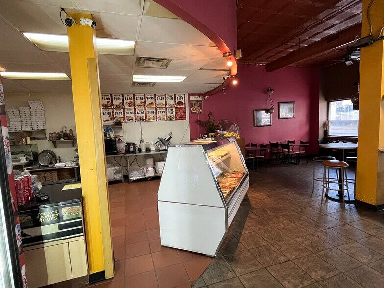 More Photos Of 901 Madison Ave, Toledo Storefront Retail Residential For Lease