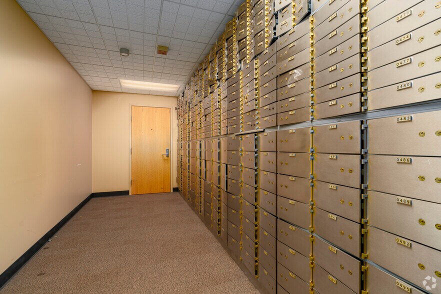 More Photos Of 30730 Groesbeck Hwy, Roseville Bank For Sale