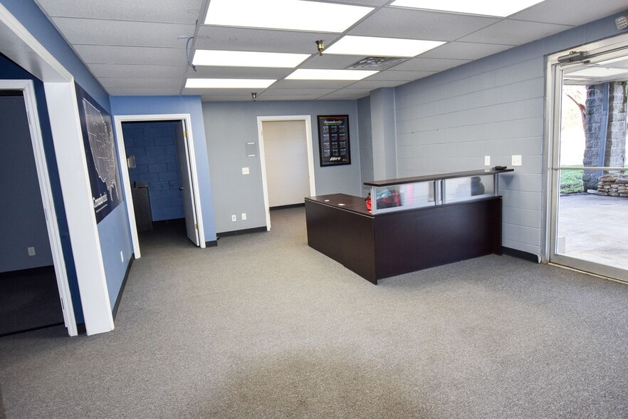 More Photos Of 214 Industrial Park Dr, Soddy-Daisy Manufacturing For Lease