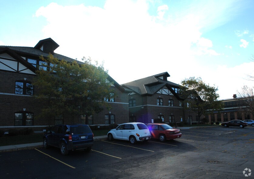 More Photos Of 301 N Broadway, De Pere Medical For Lease