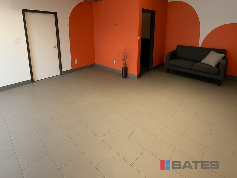 More Photos Of 1031 Quaker St, Dallas Distribution For Lease