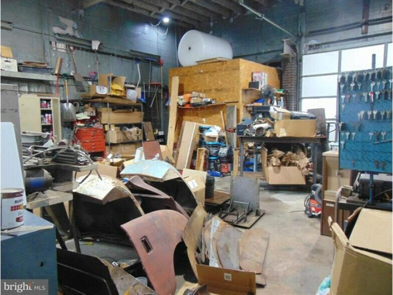More Photos Of 300 Centre St, Ashland Flex For Sale