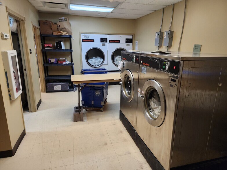 More Photos Of 102 McCormick Pky, Canon City Hotel For Sale