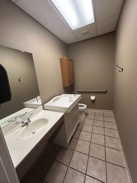 More Photos Of 440 Beecher Rd, Columbus Medical For Sale
