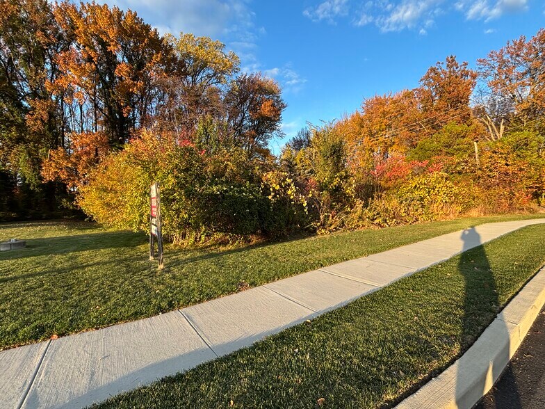 More Photos Of 1660 Big Oak road, Langhorne Office For Lease