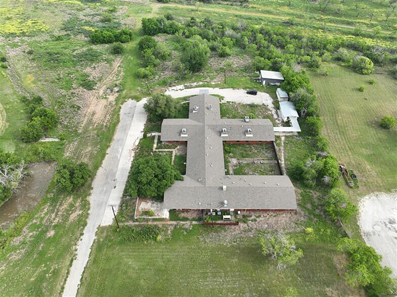 More Photos Of 209 Country Club Dr, Karnes City Rehabilitation Center For Sale