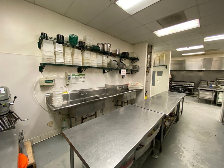 More Photos Of 5200 W Washington Blvd, Los Angeles Flex For Lease