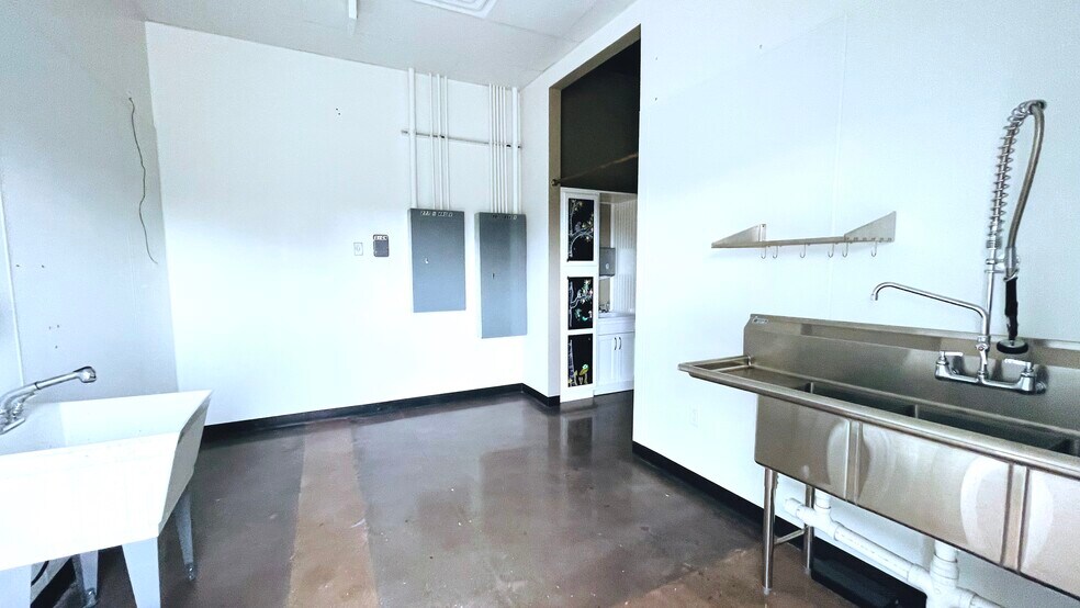 More Photos Of 1310 Northpark Dr, Kingwood Storefront Retail Office For Lease