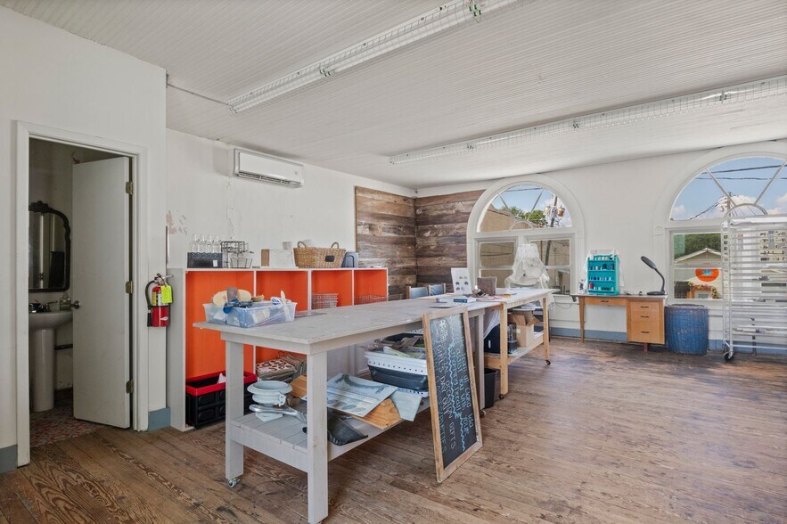 More Photos Of 219 N Main St, Winnsboro Storefront For Sale