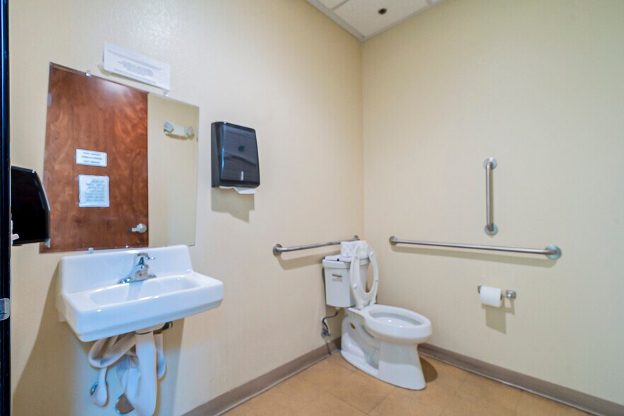 More Photos Of 7175 N Durango Dr, Las Vegas Medical For Lease
