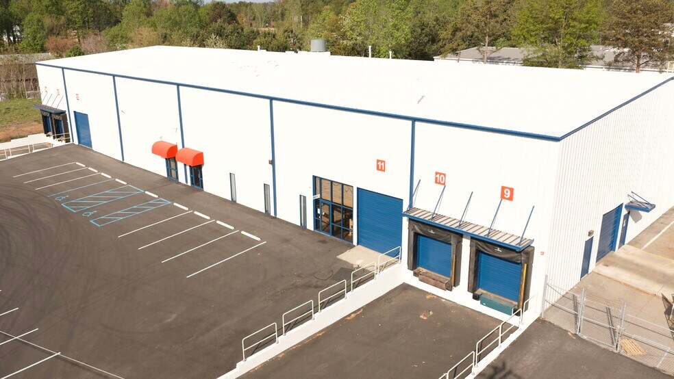 More Photos Of 120 McDougall Ct, Greenville Unknown For Lease