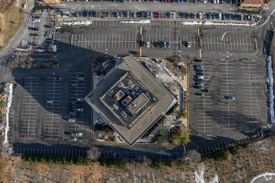 More Photos Of 900 US Highway 9 N, Woodbridge Office For Lease