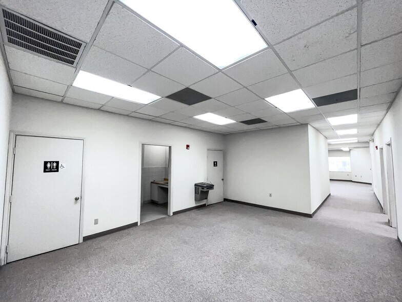 More Photos Of 712 W Holland Ave, Alpine Office For Lease