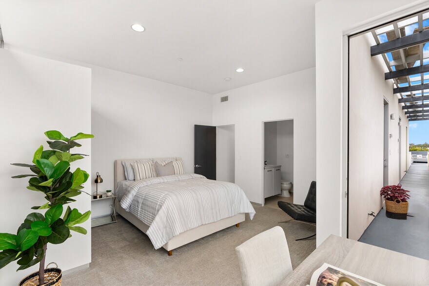 More Photos Of 930-932 Manhattan Beach Blvd, Manhattan Beach Office Residential For Sale