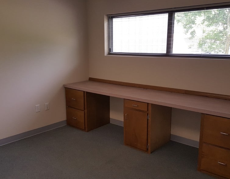 More Photos Of 724 City Center Blvd, Newport News Warehouse For Lease