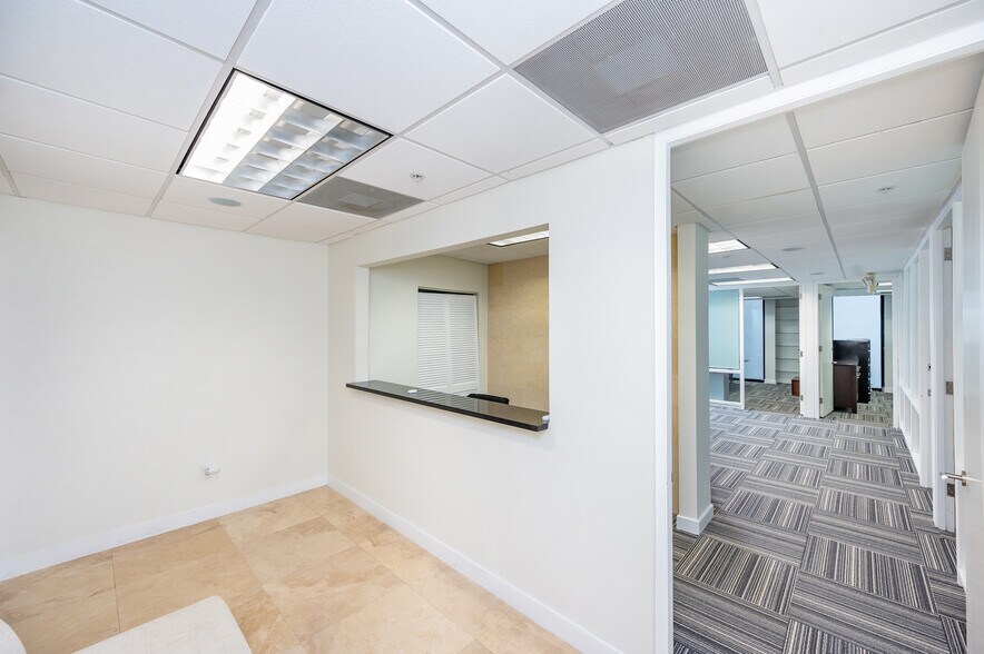 More Photos Of 1110 Brickell Ave, Miami Office For Lease