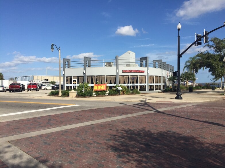 More Photos Of 350 E Seminole Blvd, Sanford Freestanding For Sale