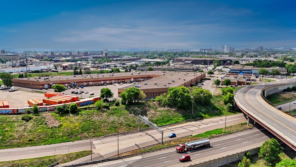 More Photos Of 1701-1719 NE Broadway St, Minneapolis Light Manufacturing For Lease