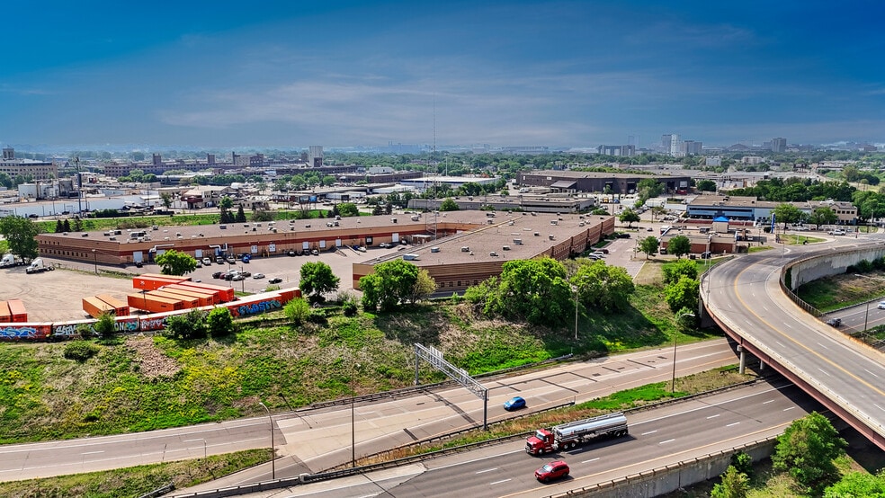 More Photos Of 1701-1719 NE Broadway St, Minneapolis Light Manufacturing For Lease