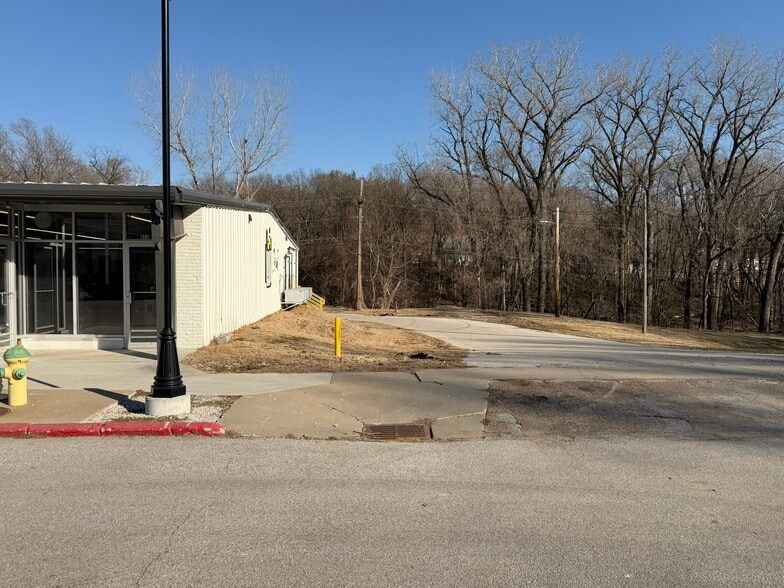 Primary Photo Of 623 5th St, Peru General Retail For Sale