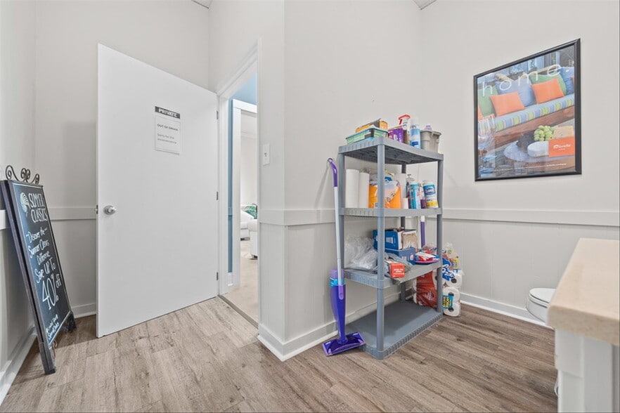 More Photos Of 14040 S Tryon St, Charlotte General Retail For Sale