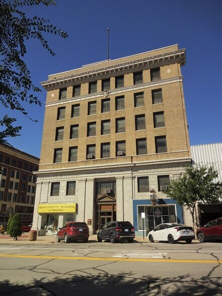 More Photos Of 201 N Penn Ave, Independence Office For Sale