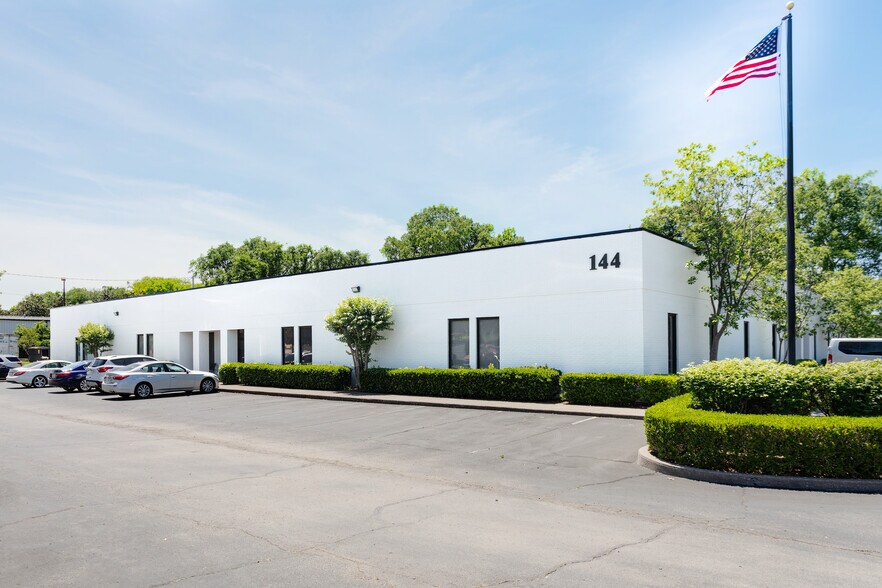 Primary Photo Of 144 Southeast Pky, Franklin Office For Lease