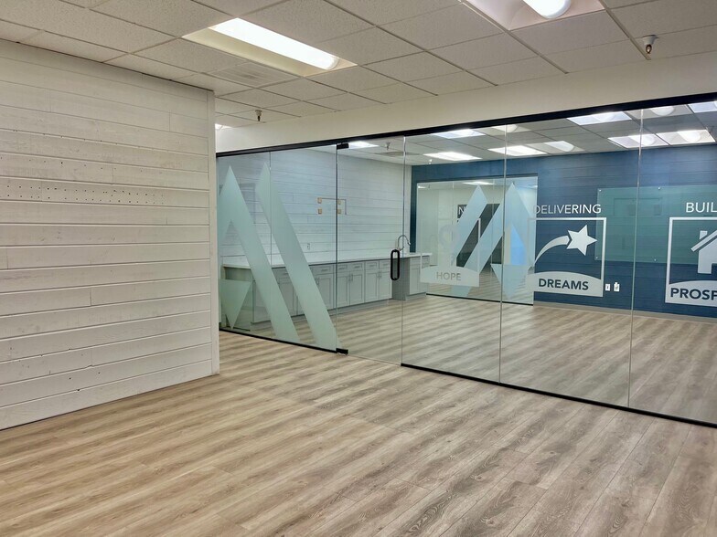 More Photos Of 2150 E Highland Ave, Phoenix Office For Lease