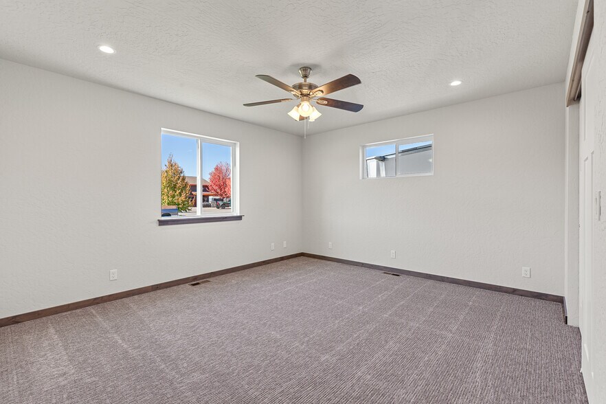 More Photos Of 9990 N Lyle Loop, Hayden Warehouse For Sale