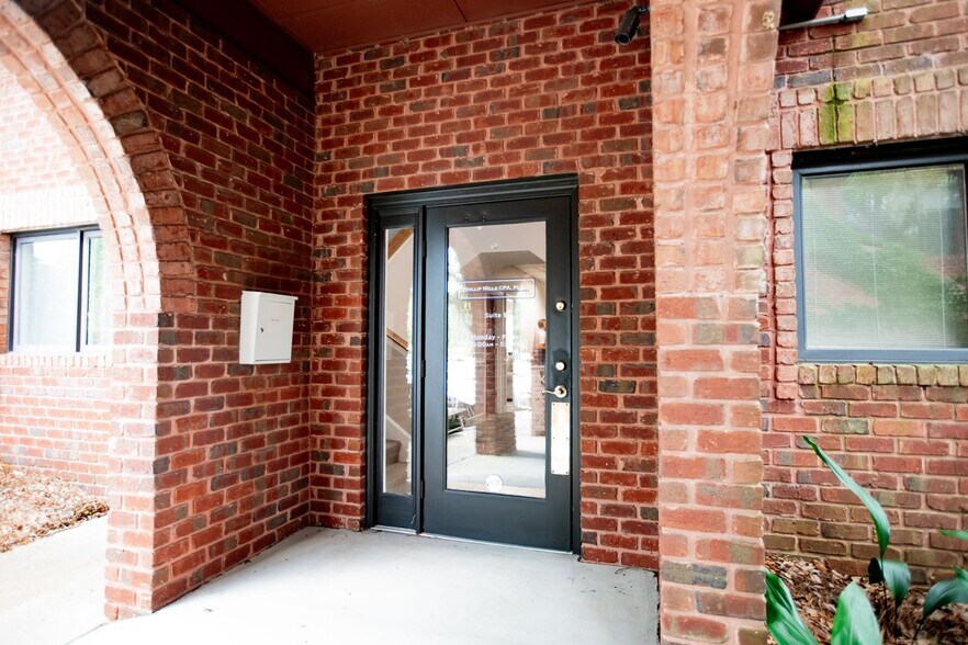 More Photos Of 6317 Oleander Dr, Wilmington Office Residential For Lease