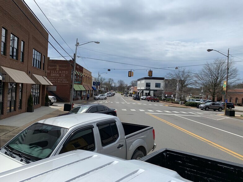 More Photos Of 101 S Main St, Mount Pleasant Storefront Retail Office For Lease