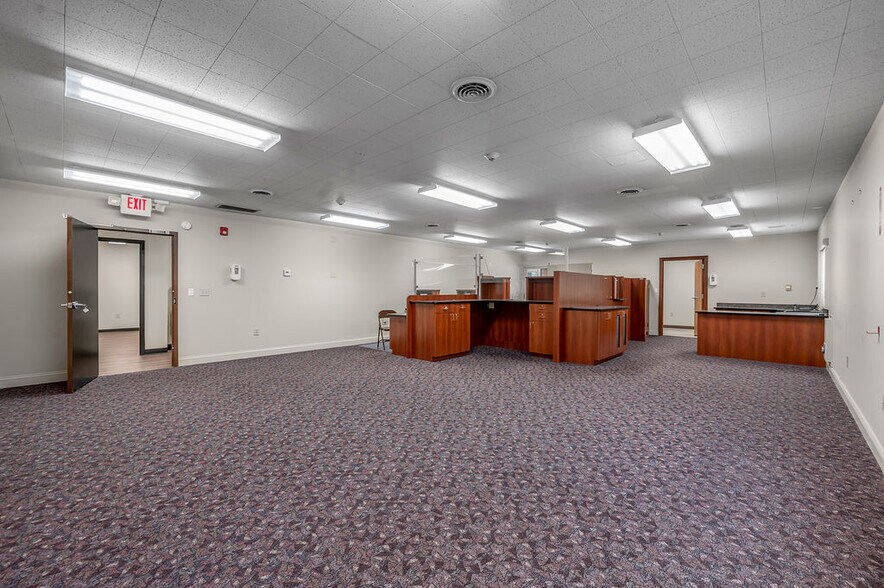 More Photos Of 250 Crossfield Dr, Versailles Industrial For Lease