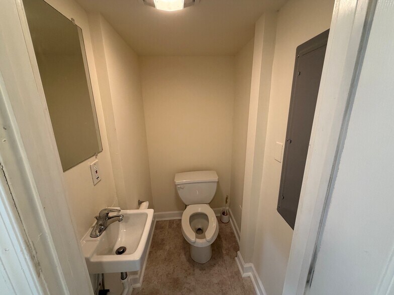 More Photos Of 601 Berkley St, Camden Apartments For Lease
