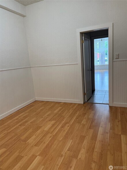 More Photos Of 112 1st Ave S, Ilwaco Storefront For Sale