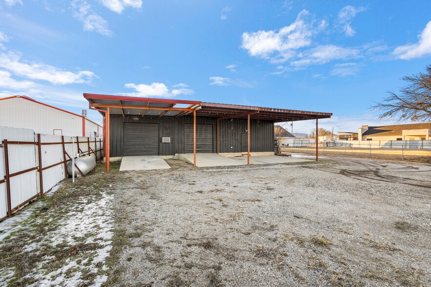 More Photos Of 502 N State Highway 342, Red Oak Industrial For Sale