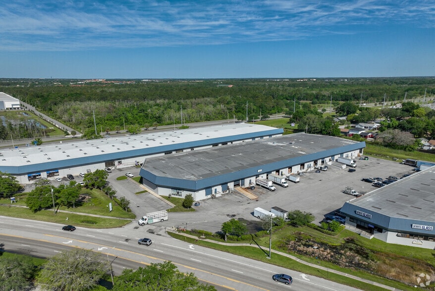 More Photos Of 4669 L B McLeod Rd, Orlando Warehouse For Lease