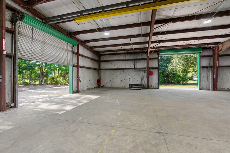 More Photos Of 13595 SE 31st Ave, Summerfield Warehouse For Sale