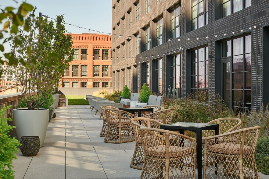 More Photos Of 200 N Green St, Chicago Hotel For Lease