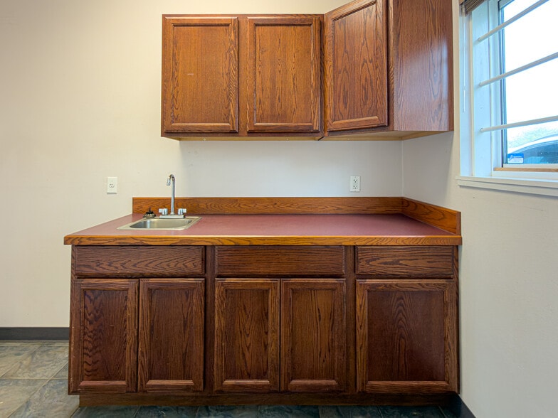 More Photos Of 805 US-101, Bandon General Retail For Sale