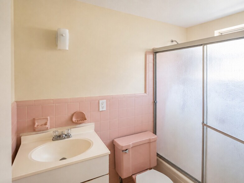 More Photos Of 465 E 30th St, Hialeah Apartments For Sale