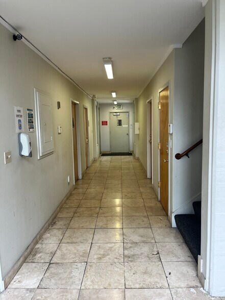 More Photos Of 2929 Summit St, Oakland Office Residential For Lease