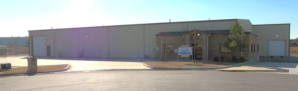 Primary Photo Of 14600 Santa Fe Crossings Dr, Edmond Manufacturing For Lease