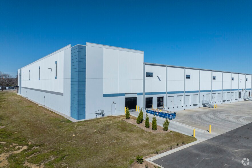 More Photos Of 1669 Longwood Rd, Columbia Distribution For Sale