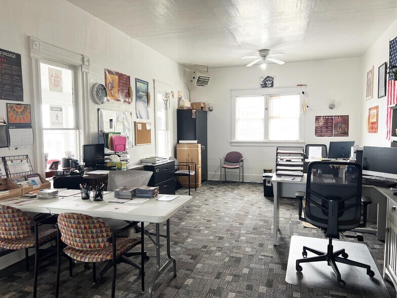More Photos Of 332 N Main St, Gordon Flex For Sale