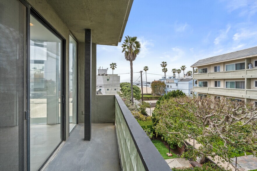 More Photos Of 22 28th Ave, Venice Apartments For Sale