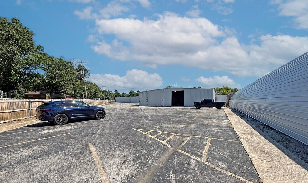 Primary Photo Of 60 Bells Ln, Junction City Warehouse For Sale