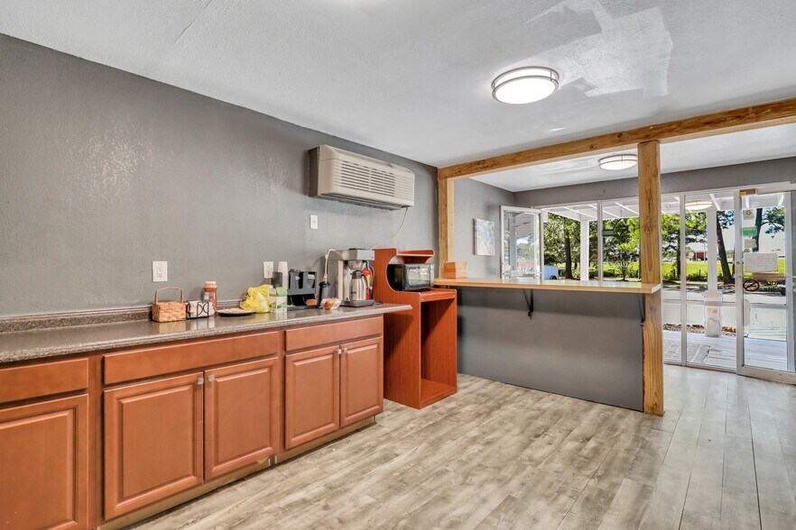 More Photos Of 4071 US 17, Richmond Hill Hotel For Sale